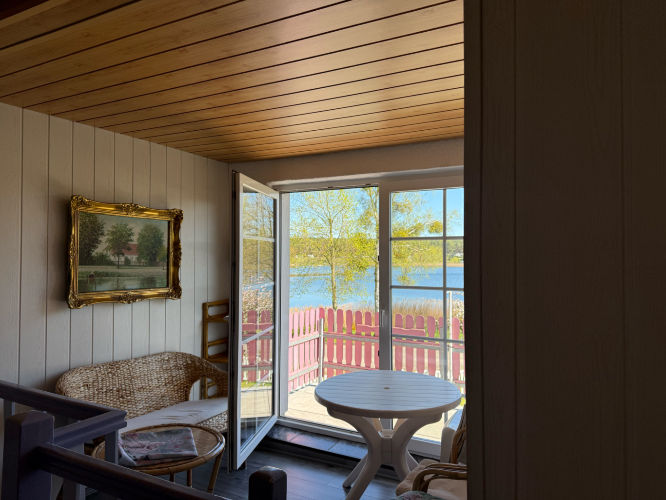 Der Balkon wird genutzt von 2 Ferienwohnungen